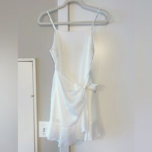 Elegant White Sleeveless Dress